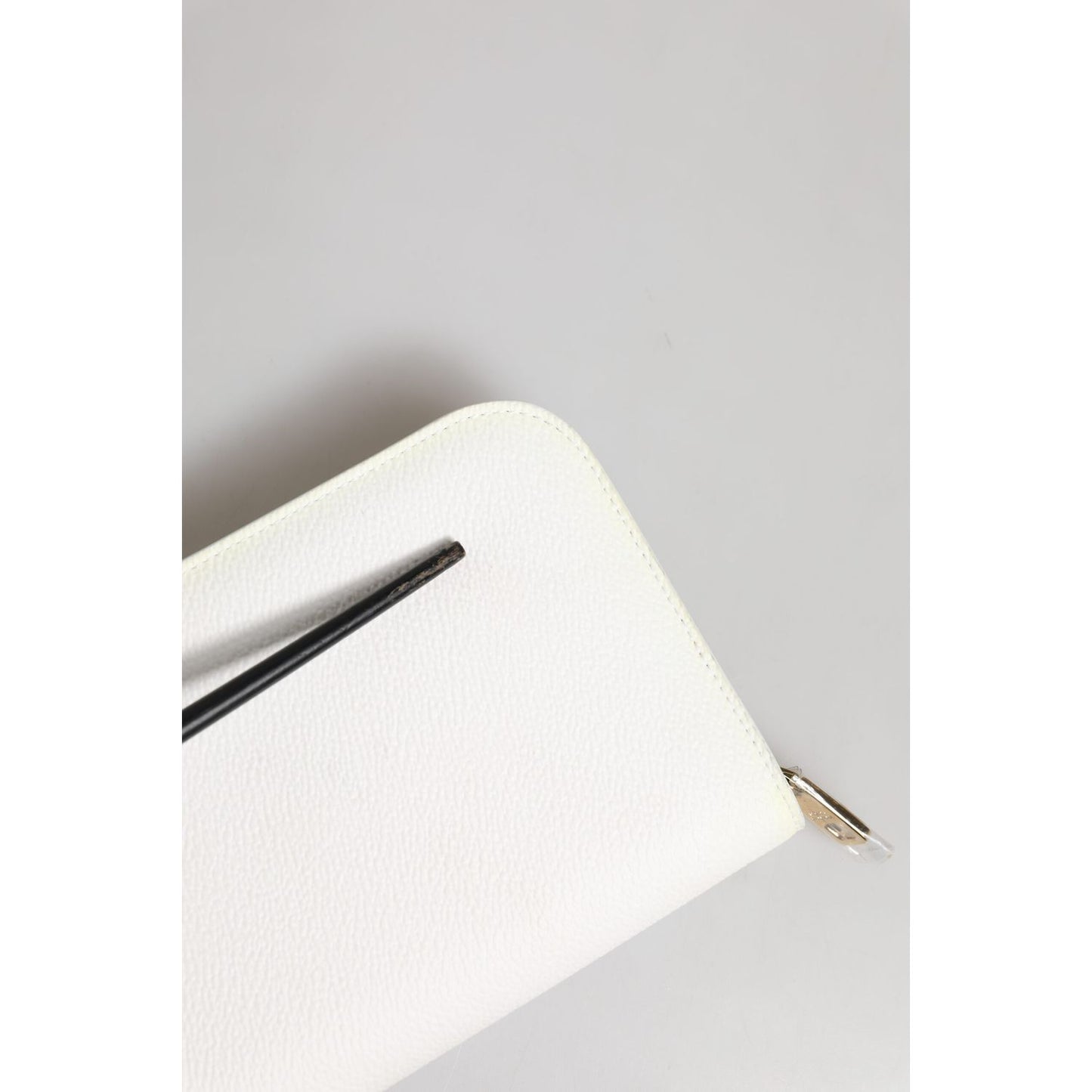 Dolce & Gabbana White Leather Logo Plaque Zip Around Continental Wallet